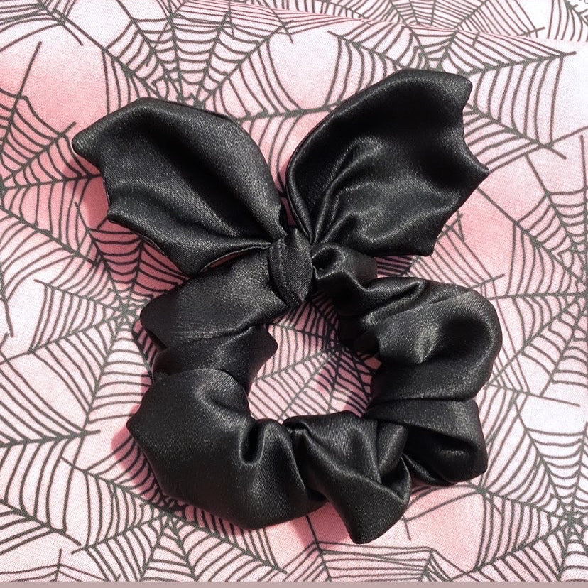 Satin batwing scrunchie